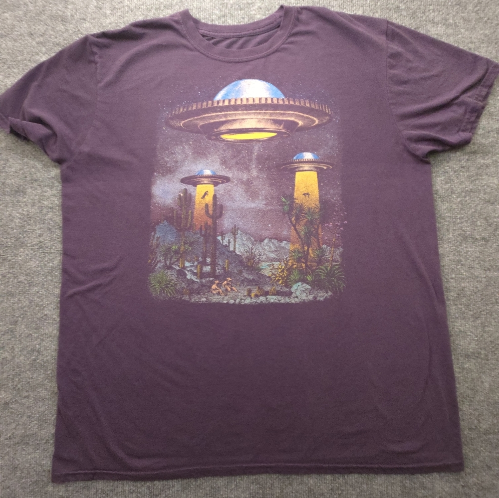 Curbside Clothing Alien Abduction Purple Graphic Tee‎ Size XL